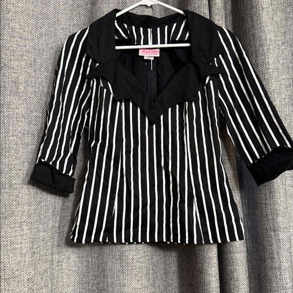 Doris Batwing Top black and white pinstripe pattern by Pinup Couture Halloween - Picture 4 of 7